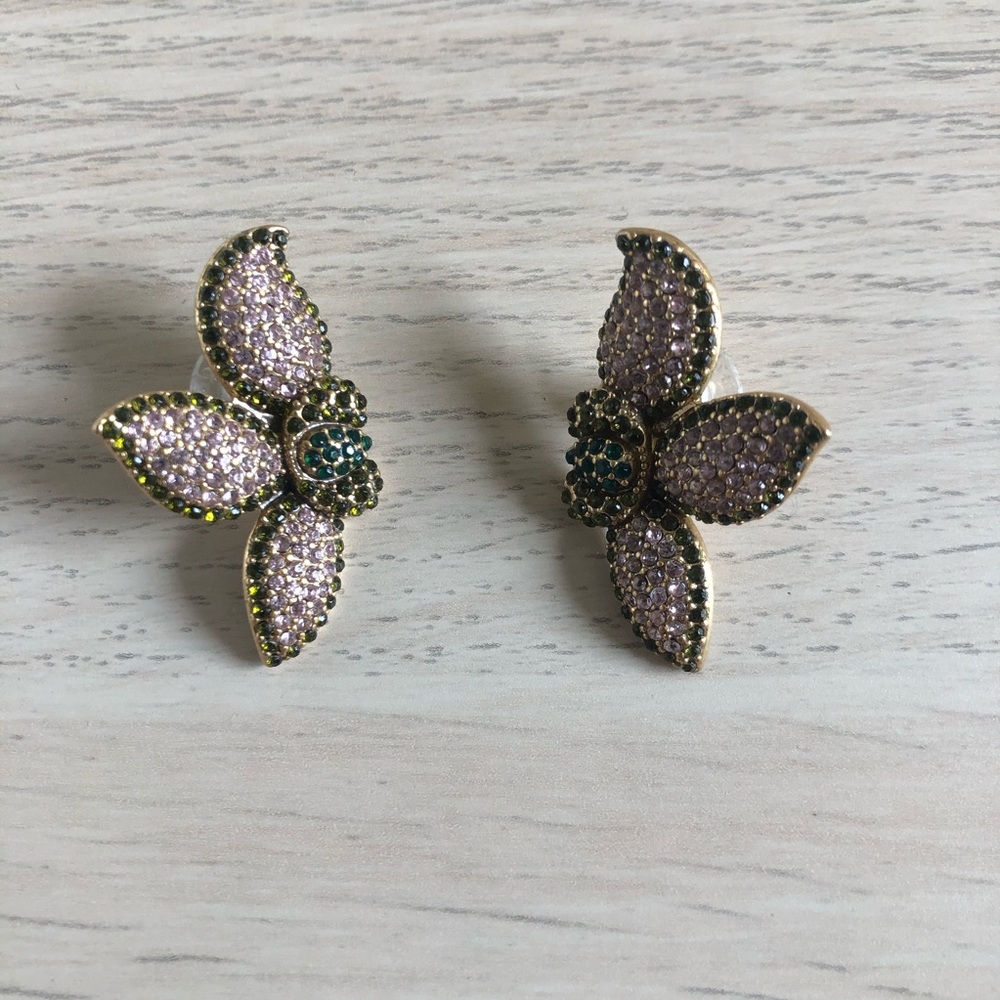 Pavé petal studs